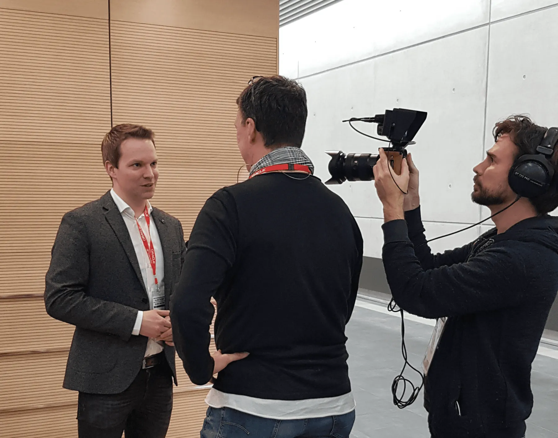 Ulf Loetschert (Co-Founder von LoyJoy) wird nach dem Wettbewerb interviewed.