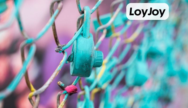 Ein Schloss symbolisiert die Konformität von ChatGPT mit der DSGVO.