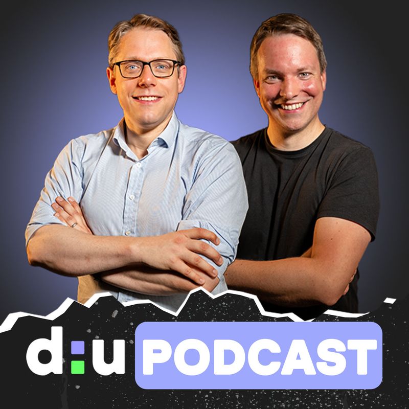 Das Bild zeigt unseren CEO Ulf und unseren CTO Ulrich zusammen. Unter ihnen steht als Bildtext 'd:u PODCAST'.
