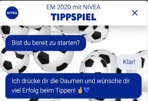 Die Nivea Europameisterschafts-Chat-Experience. Mit animierten Fußbällen im Hintergrund.