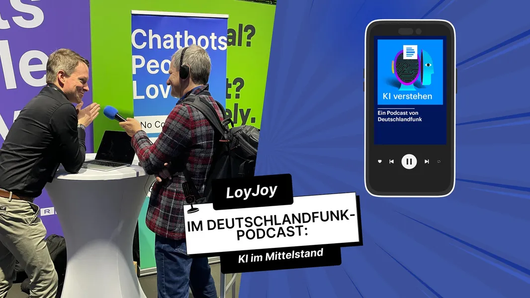 Das Bild zeigt wie unser CEO Ulf vom Deutschlandfunk für den Podcast KI verstehen interviewt wird. Neben dem Bild sieht man ein Handy dessen Screen den Podcast abspielt. Außerdem steht auf dem Bild die Aufschrift 'LoyJoy im Deutschlandfunk-Podcast. KI im Mittelstand'.
