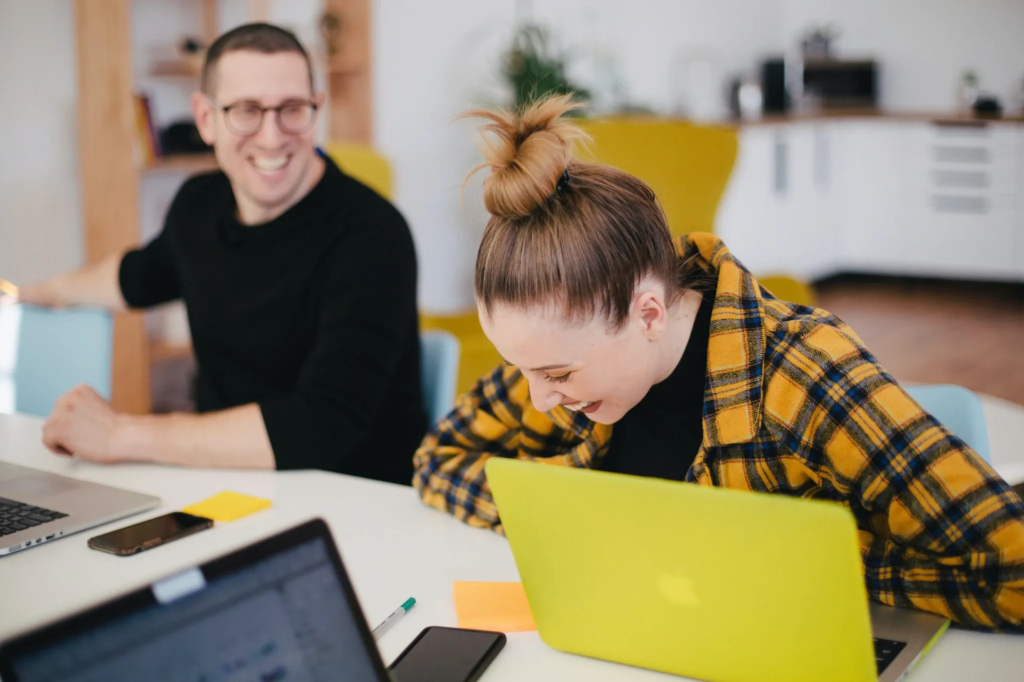 Emmie, die digitale Assistentin der R+V Versicherung im Chat